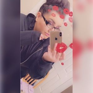 Meet your Posher, Crystal